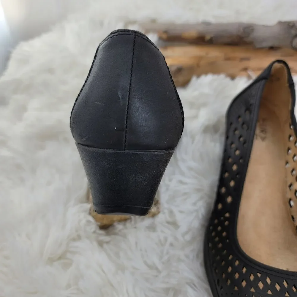 Naturalizer black perforated faux leather wedges (k)
